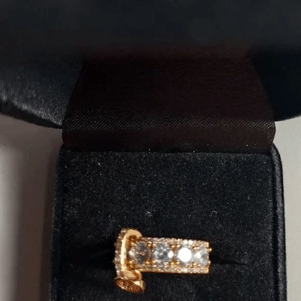 GOLD DIAMOND RING BAND WITH HANGING CHARM - Picture 10 of 10